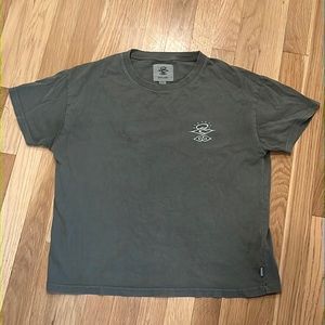 cute green t shirt. the brand is Rip Curl from Tilly’s.